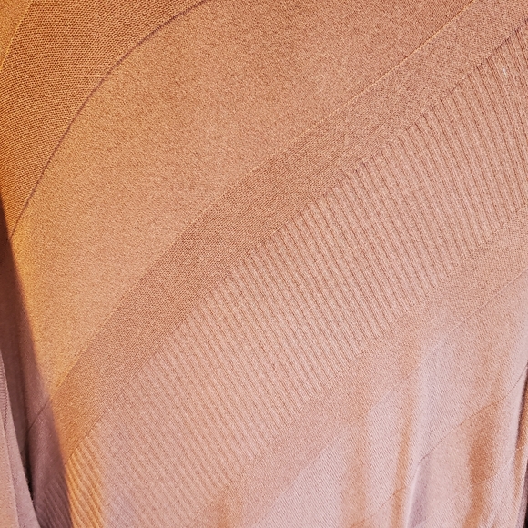 Lavender Top - Picture 3 of 3